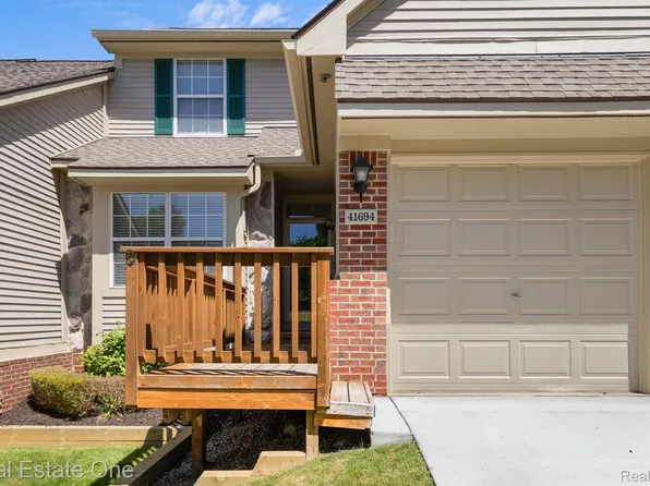 41694 Magnolia Ct, Novi, MI 48377