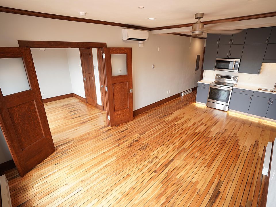 2nd image of 704 Jefferson St #206