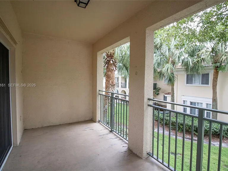 2469 Centergate Dr — Photo 14
