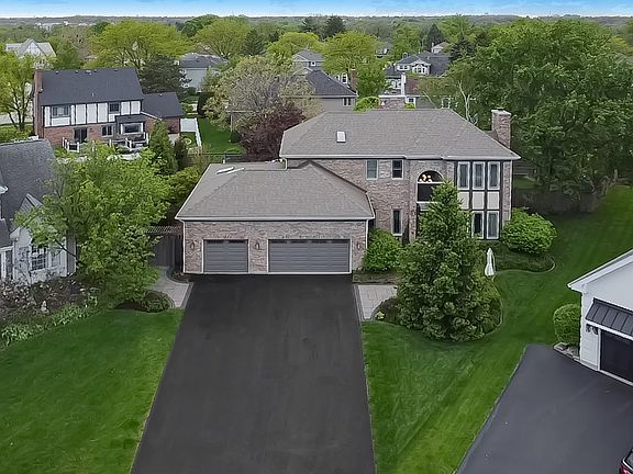 3rd image of 526 Spruce Ln