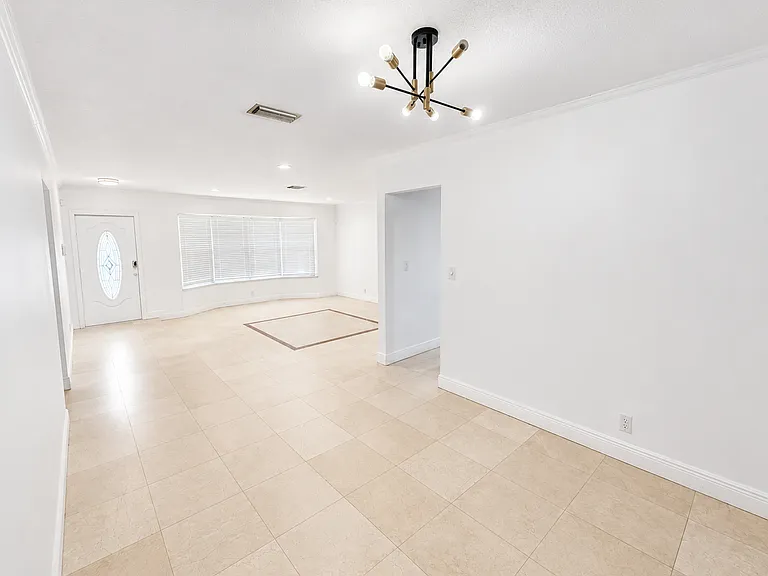5109 Johnson St — Photo 5