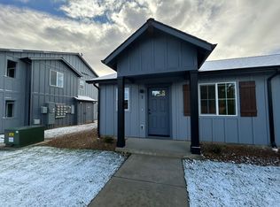 2796 SW 23rd St #101, Redmond, OR 97756