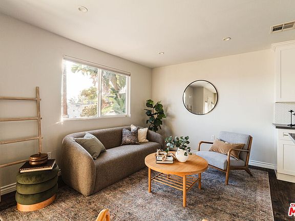 4th image of 3608 Roseview Ave