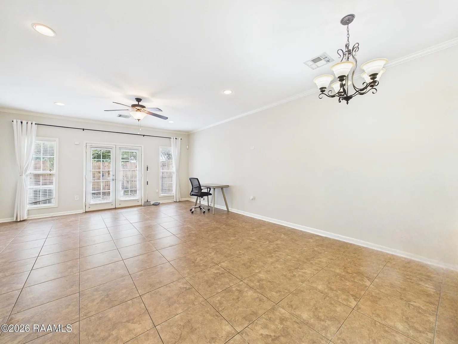 2 bed, 2.5 bath, 1386 sqft, $1,600 — Photo 2