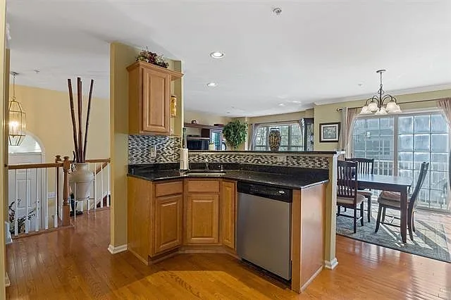 8 Maritime Way — Photo 5