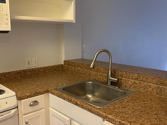 4th image of 615 Bay Colony Dr APT 2