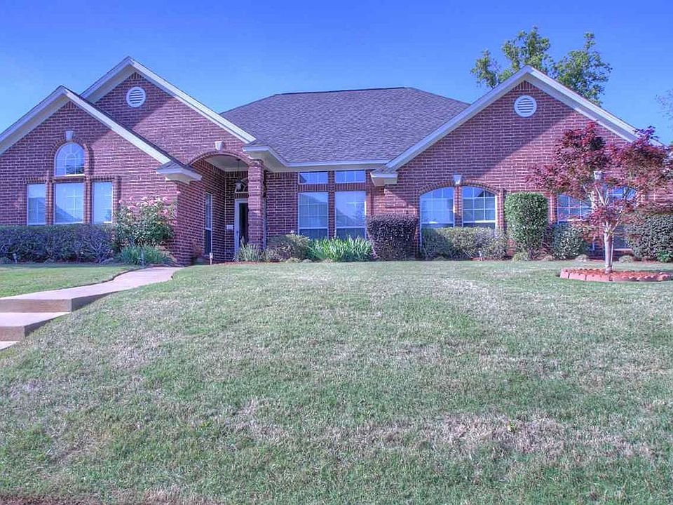 1st image of 11 Briarwood Cir