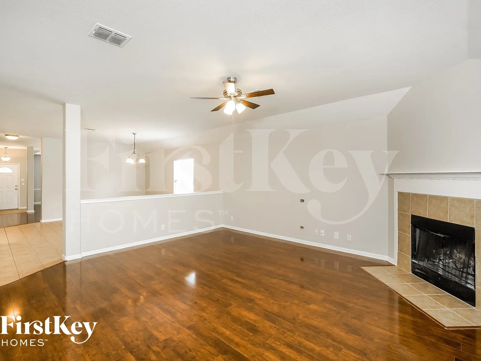 3 bed, 2.0 bath, 2363 sqft, $2,425 — Photo 3