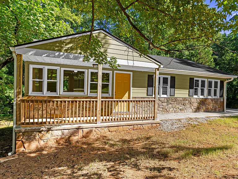 407 Veterans Dr — Photo 1
