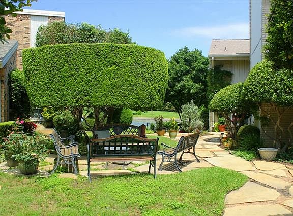 3rd image of 2921 Country Place Cir