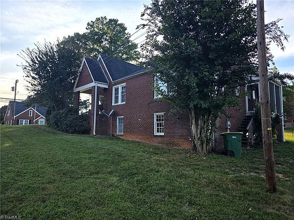 5th image of 607 W Main St