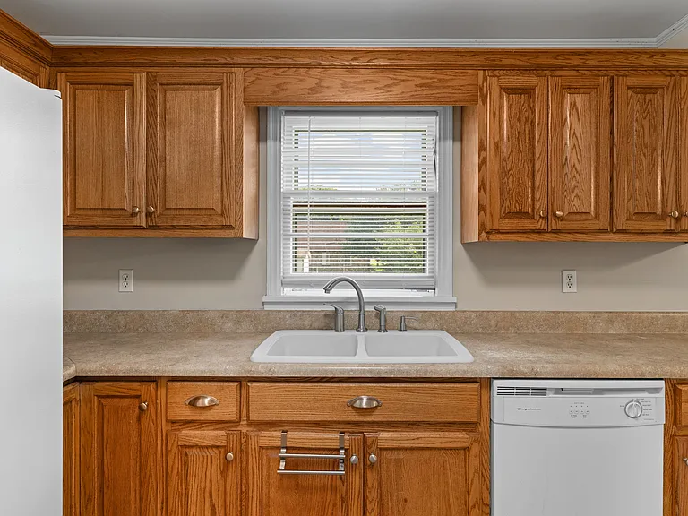612 Eason Ave — Photo 7