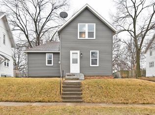 317 9th St NW, Faribault, MN 55021
