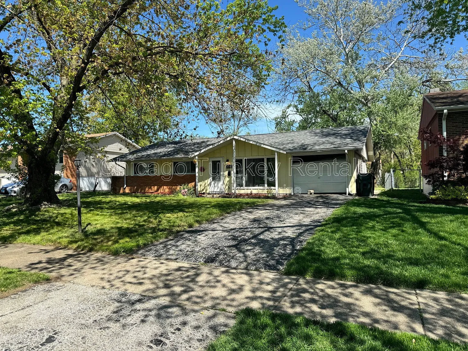 3 bed, 1.5 bath, 1201 sqft, $2,300 — Photo 1