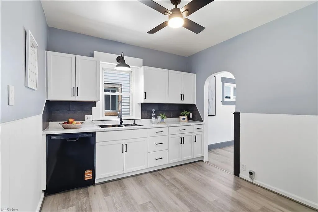 3 bed, 1152 sqft, $1,300 — Photo 2