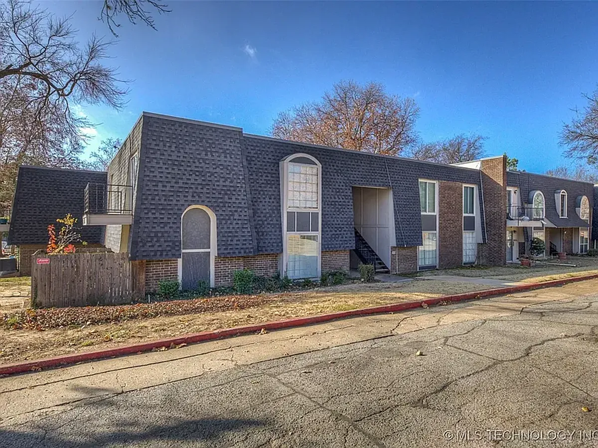 Building Photo - 6806 S Toledo Ave #305