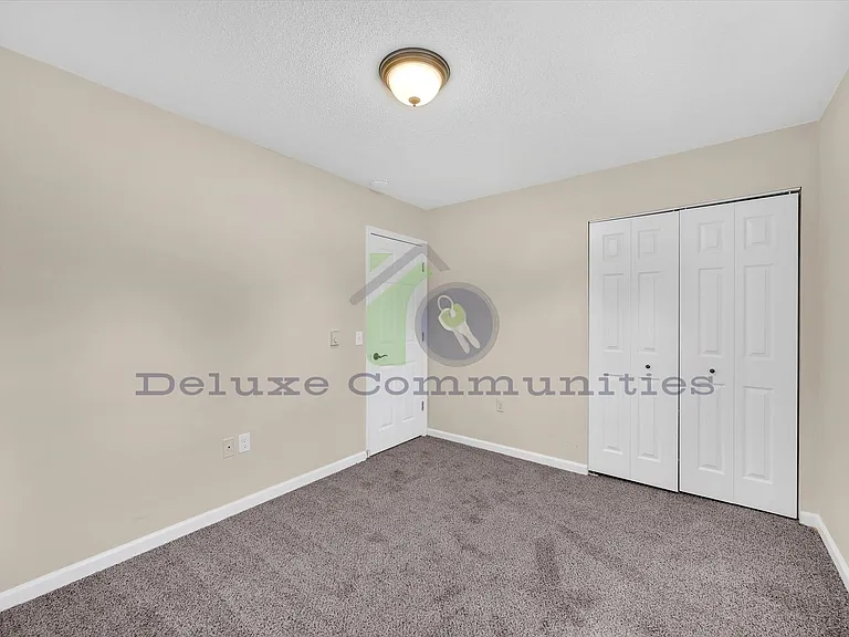 404 Russell St — Photo 15