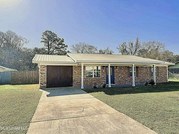 201 Hunter Dr, Ocean Springs, MS 39564