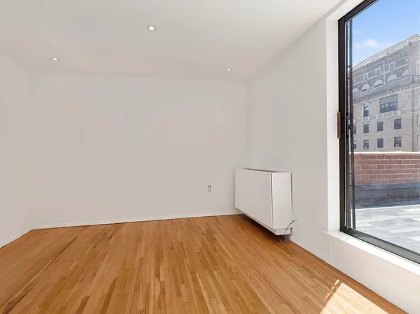 345 West 30th Street image 7 of 9