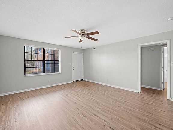 4th image of 530 Hietts Ln APT E
