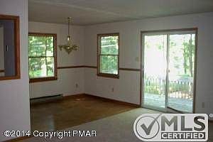 Living/Dining rm area w/Sliders to Deck