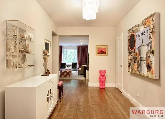 Sold by Warburg | media 1
