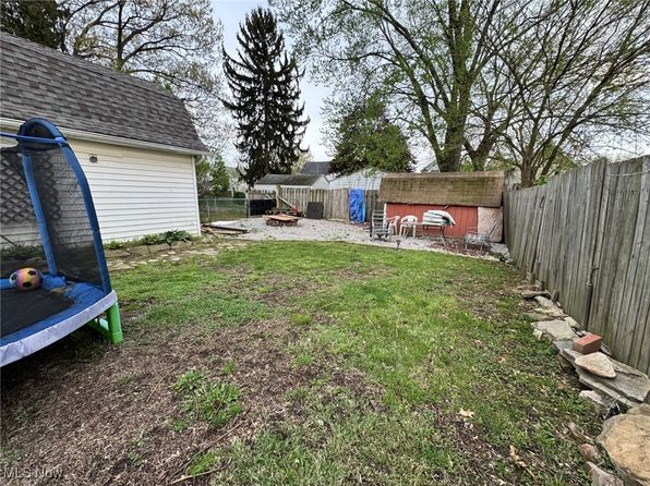 1160 McIntosh Ave, Akron, OH 44314
