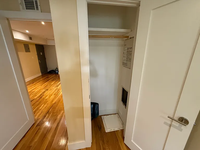 1069 Bergen St #1R — Photo 8