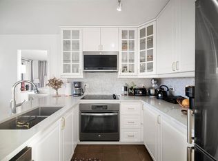 4118 Dawson St #702, Burnaby, BC V5C 0A3