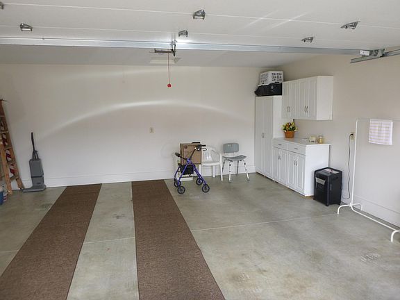 3rd image of 1297 Hillview Cir W