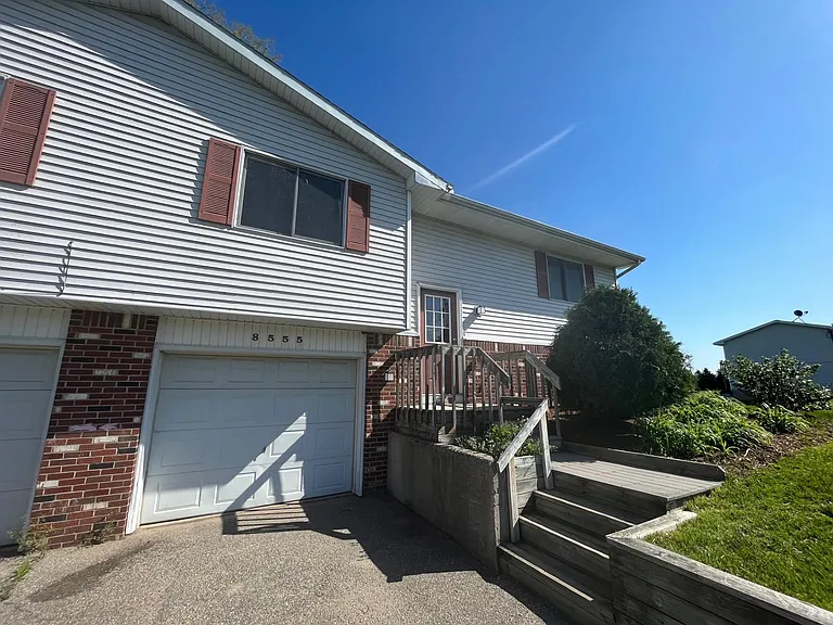 8555 Lake Michigan Dr — Photo 6
