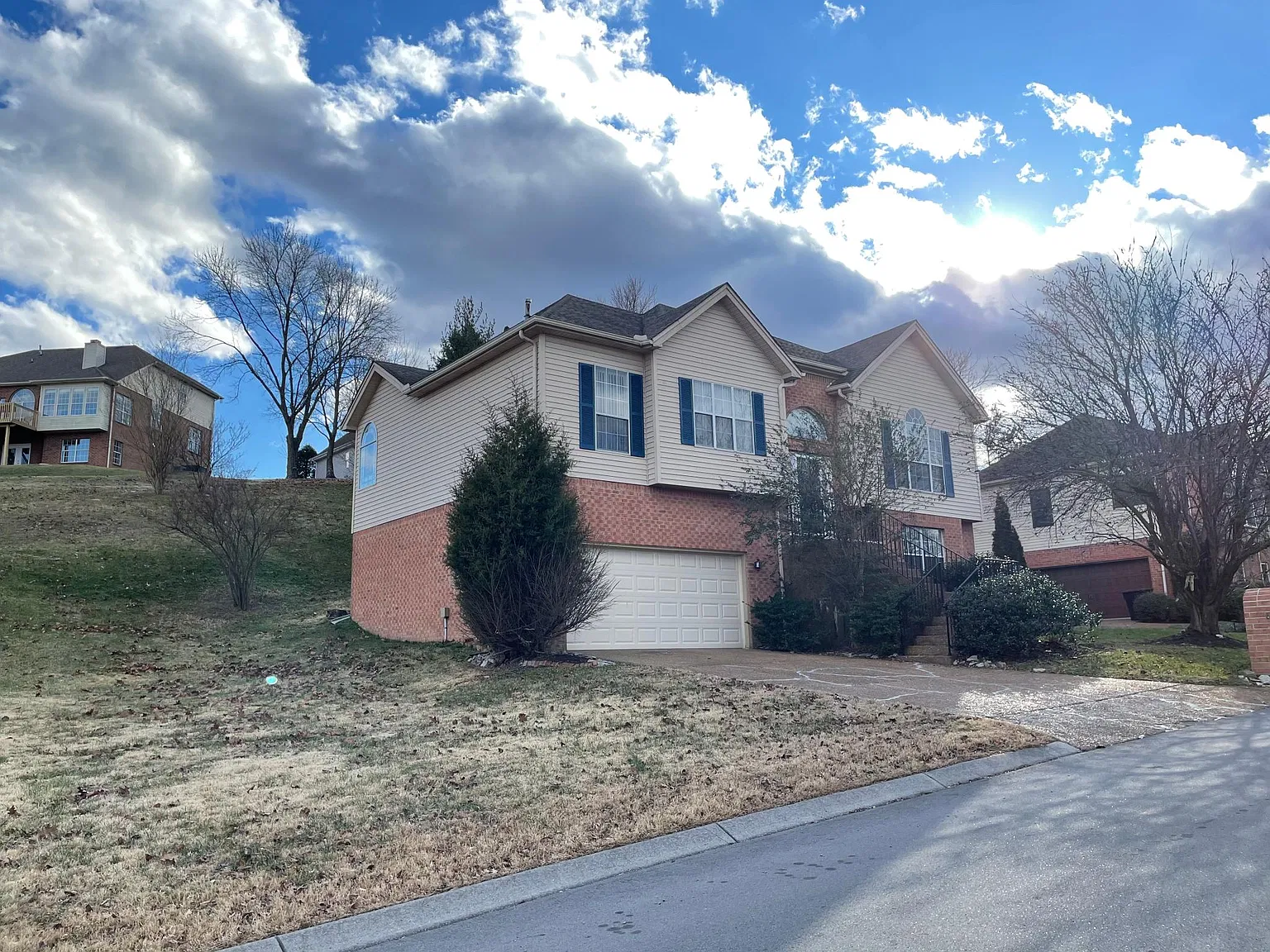 861 E Benjamin Dr — Photo 2