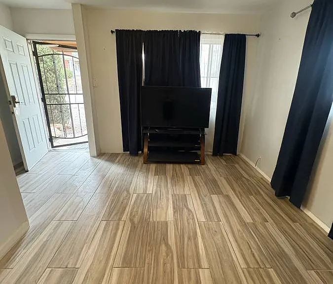 1006 W Yandell Dr — Photo 10