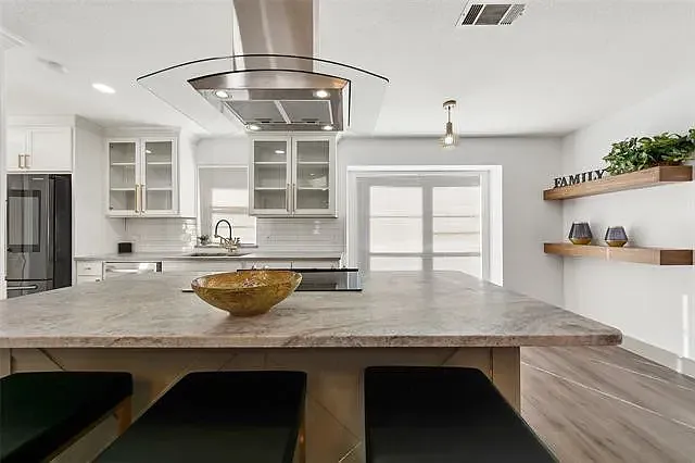 1101 N Park Dr — Photo 4