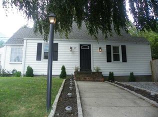 27 Brookside Dr, Cranston, RI 02910