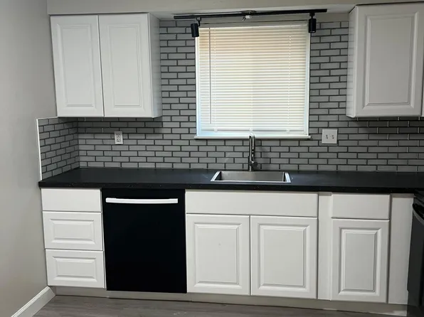 10043 Willdan Dr APT B, Saint Louis, MO 63123