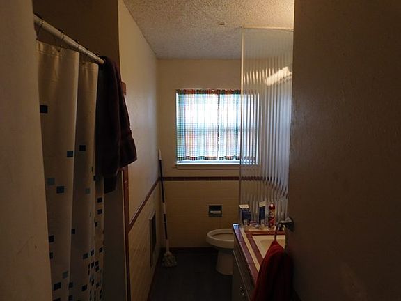 4th image of 1103 S Harry Ave