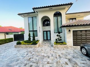 8240 NW 168th St, Miami Lakes, FL 33016