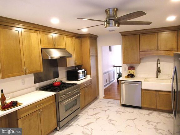 2nd image of 434 N Park Dr