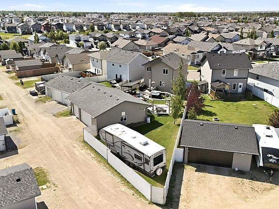 2nd image of 206 Truant Cres