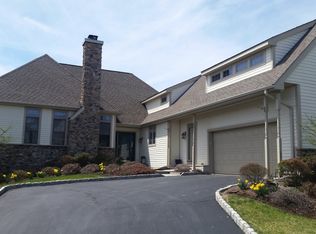 28 Troon Dr, Newton, NJ 07860