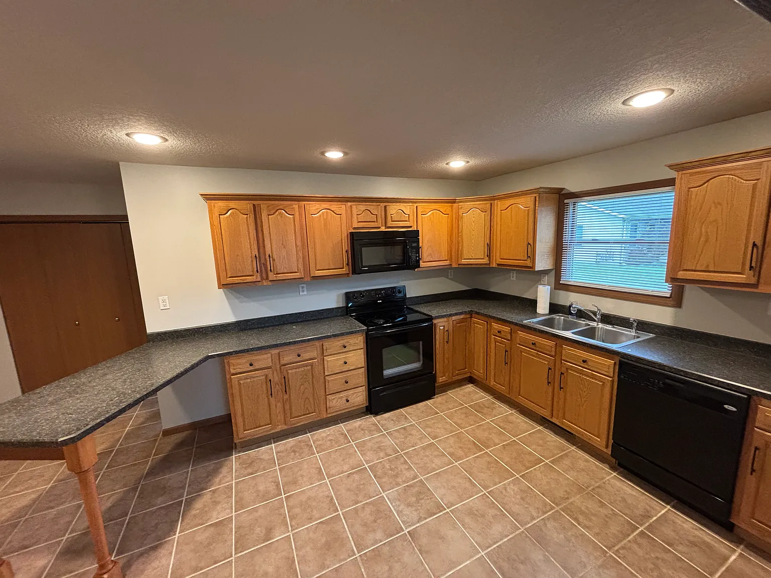 2 bed, $1,050 — Photo 2