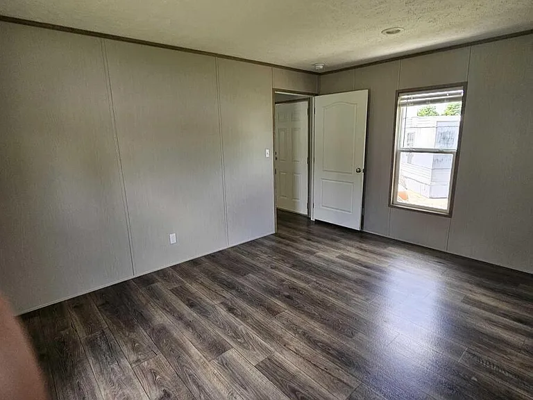 2737 W Washington Ctr #141 — Photo 11
