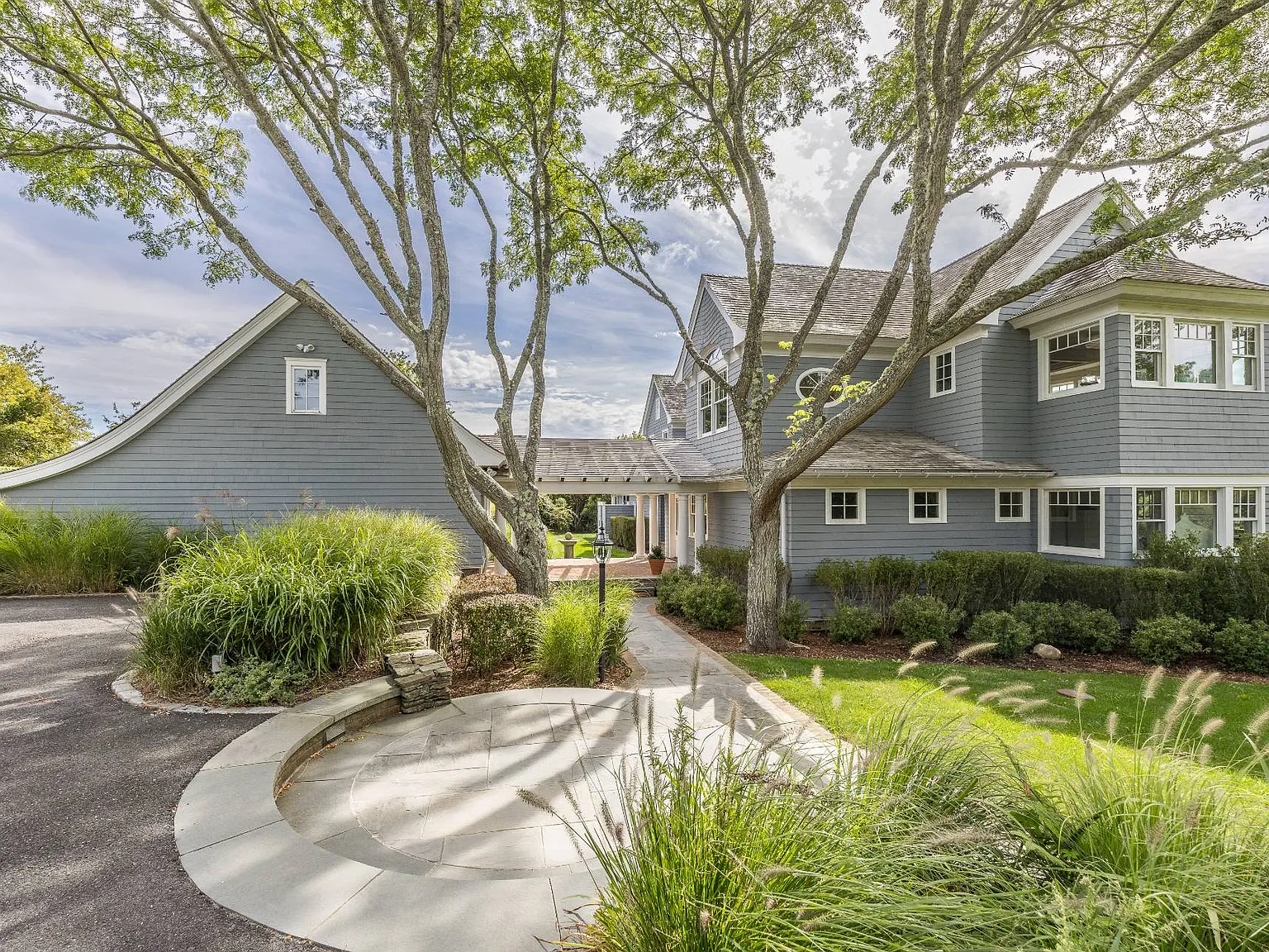 An Elevated Montauk Estate with Endless Views of Lake Montauk — Photo 1
