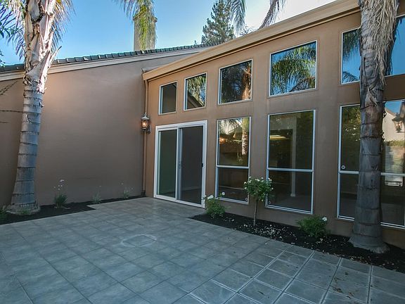 3rd image of 3600 Columbine Dr APT 15