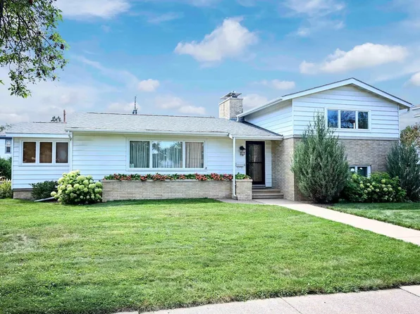 65 E Broadway St, Winona, MN 55987