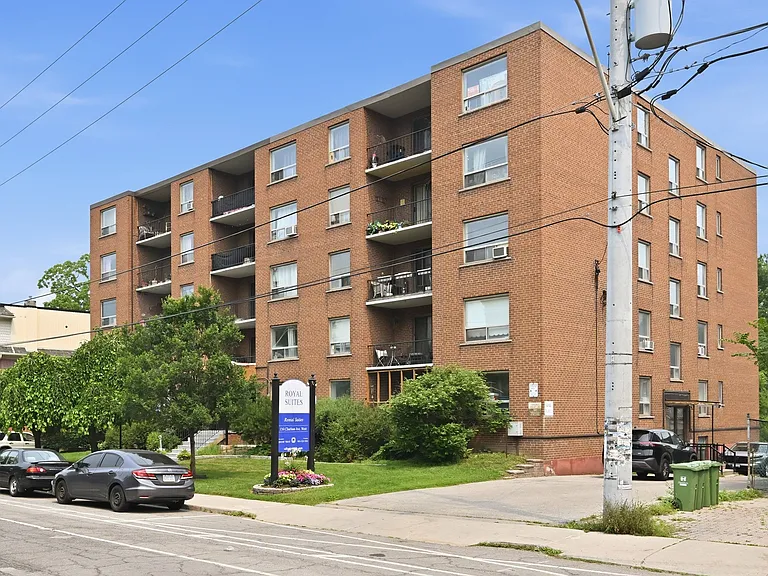 150 Charlton Ave W — Photo 2