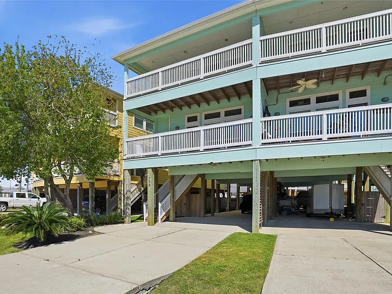 709 N Bayshore Dr — Photo 3