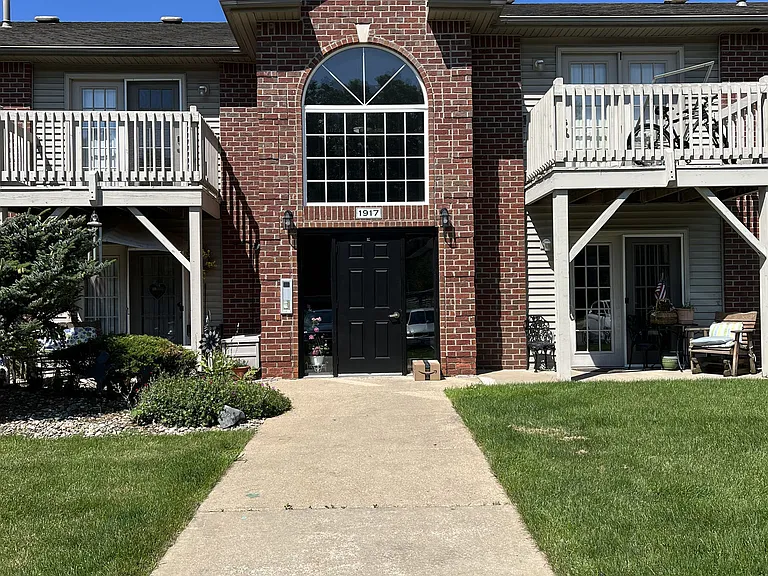 Springbrook Meadows Apartments — Photo 18