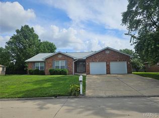 324 Lake Forest Dr, Belleville, IL